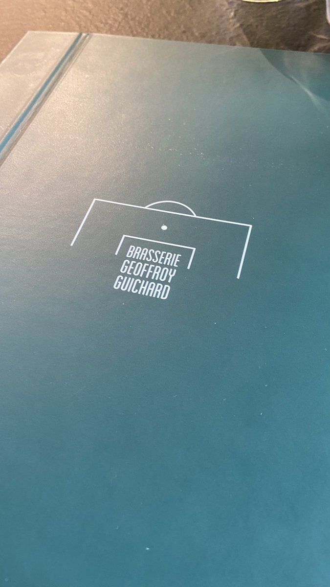 manue4273's tweet photo. Retour express chez les Verts, le temps d’une journée. Passage à la Brasserie Geoffroy Guichard à côté du kop sud https://t.co/OpKxc497m5