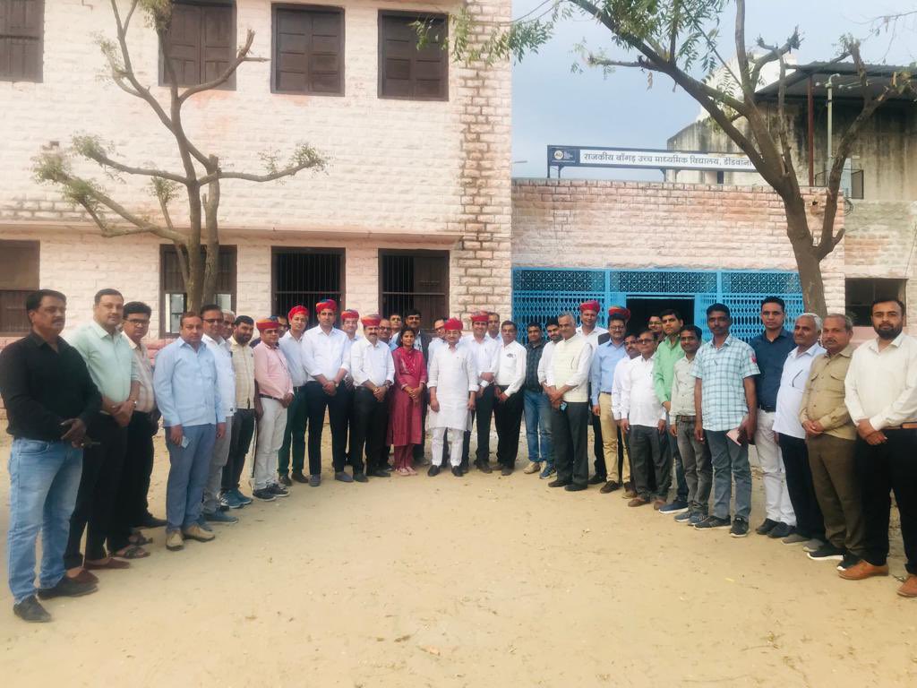 MohanSihag24's tweet photo. डीडवाना रेसला द्वारा आयोजित सम्मान समारोह में भाग लिया। आभार डीडवाना ब्लॉक इकाई का।@DrBLBhahada @PRESIDENTBKN2 @ChetanDudiINC @GovindDotasra @ashokgehlot51 @PramendraKulhar @PawanMaanju2 @Resladidwana @ReslaNagaur https://t.co/kX9a9Msd93
