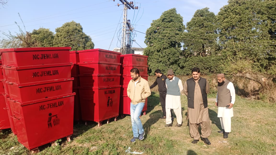 CaptSamiCSP's tweet photo. جہلم میں ویسٹ مینجمنٹ سسٹم کو جدید خطوط پر استوار کرنے کے لیے نئی مشینری اور کوڑے دان خریدے جا رہے ہیں، اگلے دو دنوں میں شہر بھر میں کوڑے دان نصب کر دیے جائیں گے۔ https://t.co/izt6jg3G8H