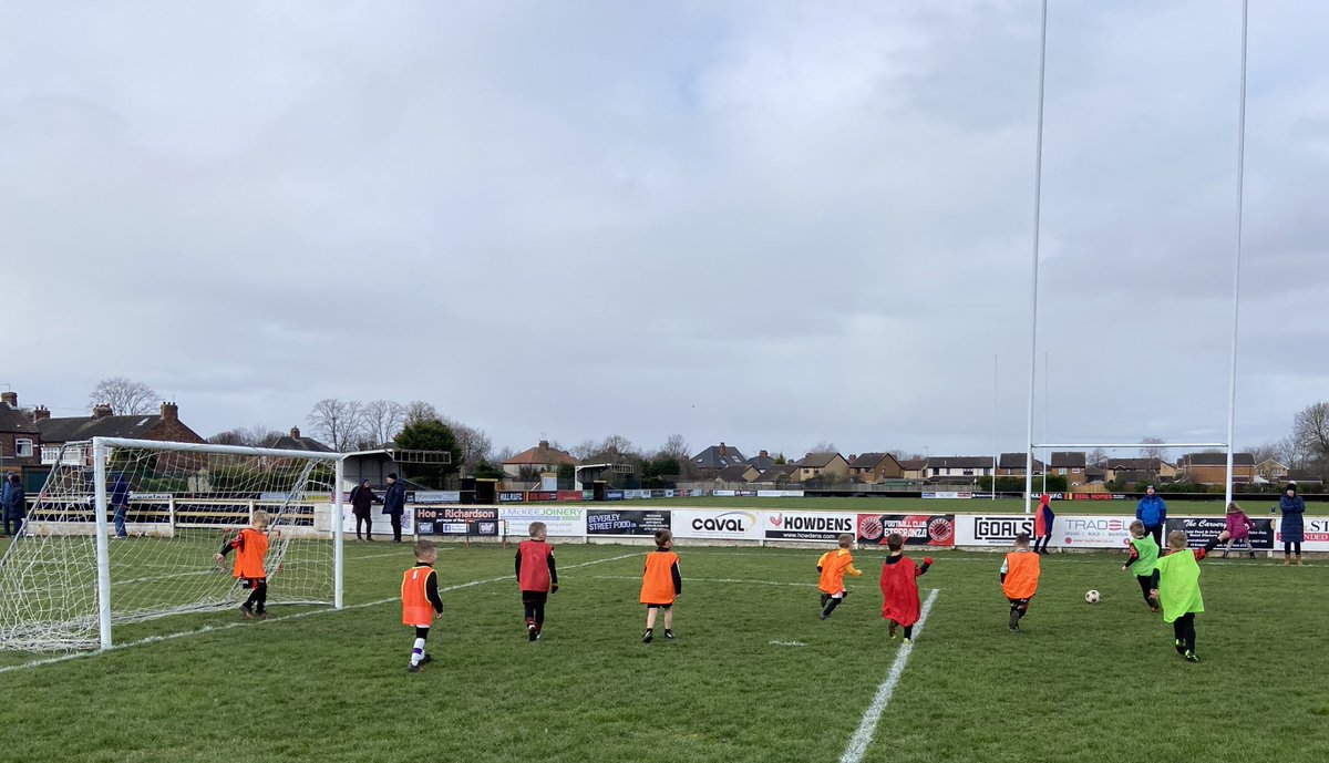 FCEHull's tweet photo. Superb session this morning with the #FoundationStage2 and #Year1 Pupils!

🏃‍♂️ #FundamentalMovements 
👋 #TigGames
⚽️ #SmallSidedGames
5️⃣ #FiveASide #GameRealism

🎨 Lots of amazing artistry, skills and dribbles!

❌ No Standing Still
❌ No lines
❌ No wasting time

🔴⚫️🔴⚫️🔴 https://t.co/u1o4huel7z