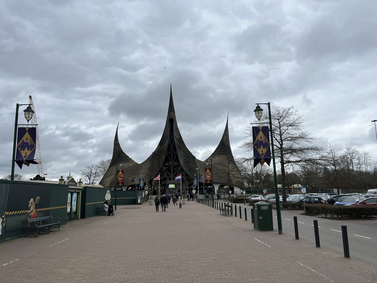 Mike_Heijblom's tweet photo. Staat een van de punten op het huis van de vijf zintuigen nu schuiner dan de andere @Efteling ? #efteling #huisvandevijfzintuigen https://t.co/8cE8Kn59z1