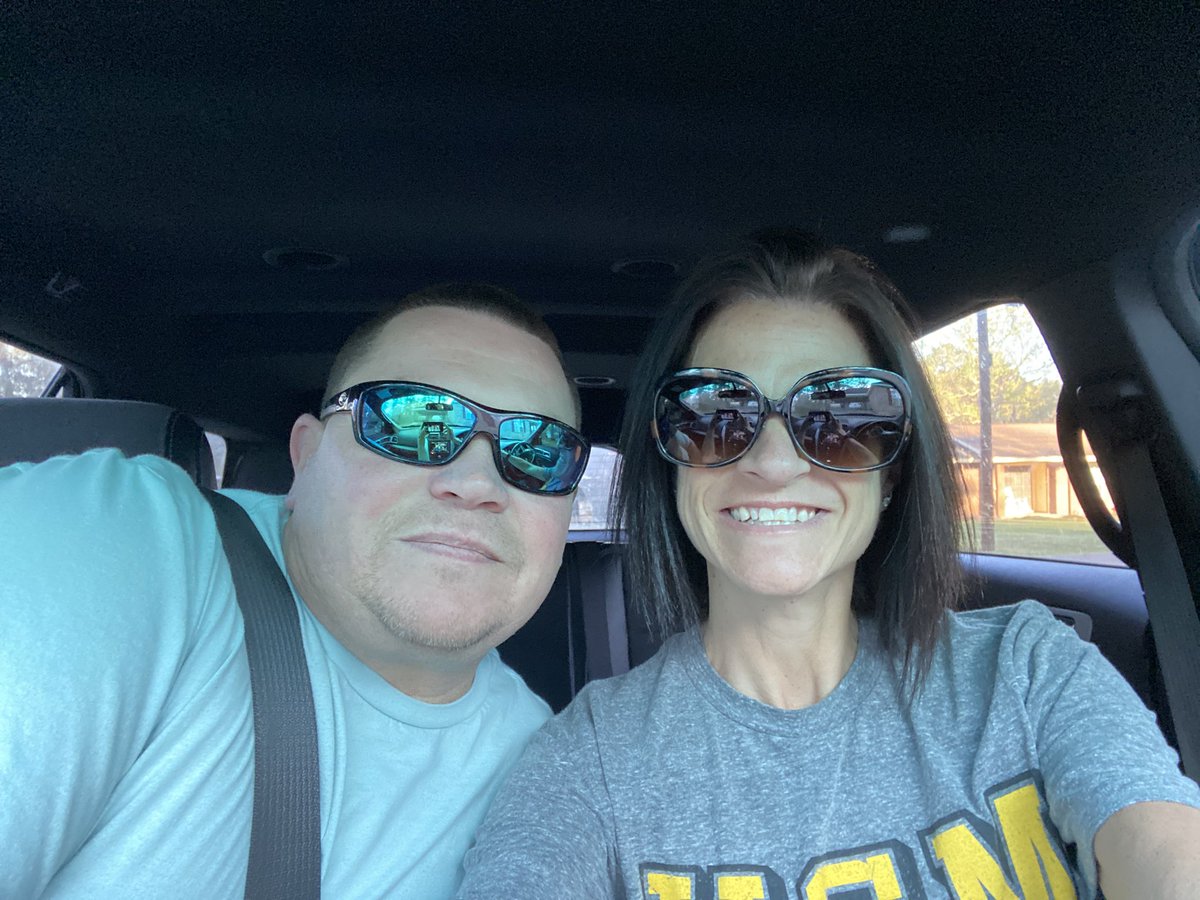 deancantrell405's tweet photo. Pensacola bound to watch some Golden Eagle basketball π¦
#SMTTT
#dedicateddean https://t.co/EczrLhDy6q
