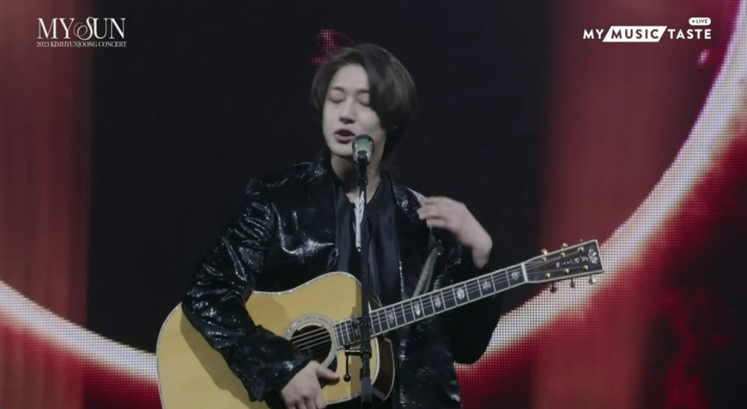 tiaraverde's tweet photo. Gracias por seguir aquí conmigo, Kim Hyun Joong, gracias por seguir cantando y llenándome de paz, gracias por no rendirte, aún en los momentos difíciles. Me haces mucho bien ❤️‍🩹🙏 #KimHyunJoong @khj_heneciatwt #MySunConcert 

#MySun - Concierto Kim Hyun Joong 💚🎸✨ 4.03.2023 https://t.co/0fuQMxT1Dp