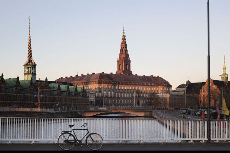 #Borgen, Børsen and a Bike 

The Parliament, the Stock Exchange and the city’s preferred mode of transportation 🚲

#Cycling | #Copenhagen | #Denmark