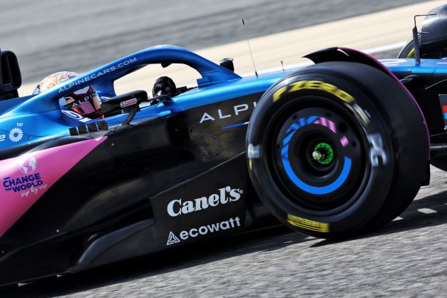 SpomotionA's tweet photo. Candies, fruit chews, milk caramel chews, toffees, lollipops, jelly beans and chewing gum from Mexico is a new #AlpineRacing partner. Canel´s is a Mexican private company founded 1925. #CanelsMx "We understood the potential of a #F1 partnership as soon as #f1 returned to Mexico City in 2015" 🇲🇽🇲🇽