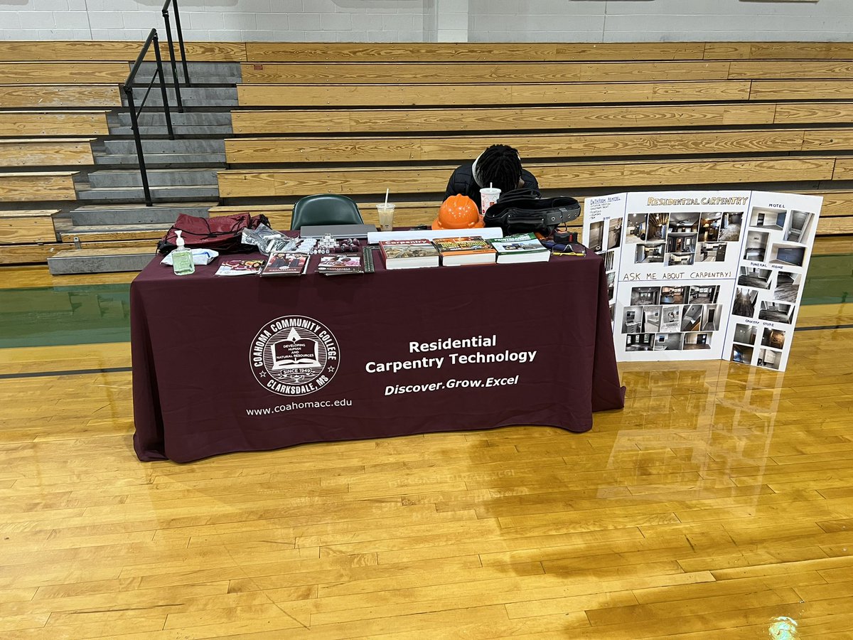 #RYSCOAHOMA college &amp; career day in tunica! #CCCARPENTRY #LetsGo