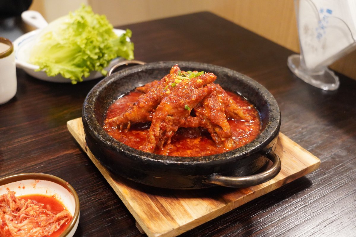 mojoinsh's tweet image. 美味しかったけど服に油が跳ねまくってそこそこの被害が出た韓国料理😇😇😇