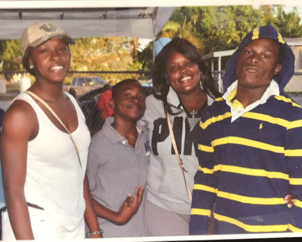 RealPrettiSkin's tweet photo. I’m thankful for A LOT of things but I’m most thankful for these 3 that call me Ma Dukes 🥰
#TheChocolate🍫Gang😍 #TheyChangedMyLife #AllGrownUpNow https://t.co/Ius6fqSEE2