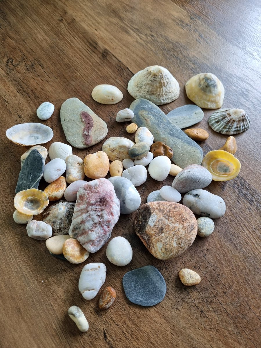 I have collected some more stones and shells for the pot on my desk this morning. 🥰 The children like to take one if they are feeling a bit sad, tired or anxious or if they just like the look of one! ☀️☀️ <a href="/PSMInfants/">Plympton St Mary Infants and Old Priory Schools</a> <a href="/stchris_trust/">St Christopher’s Trust</a>
