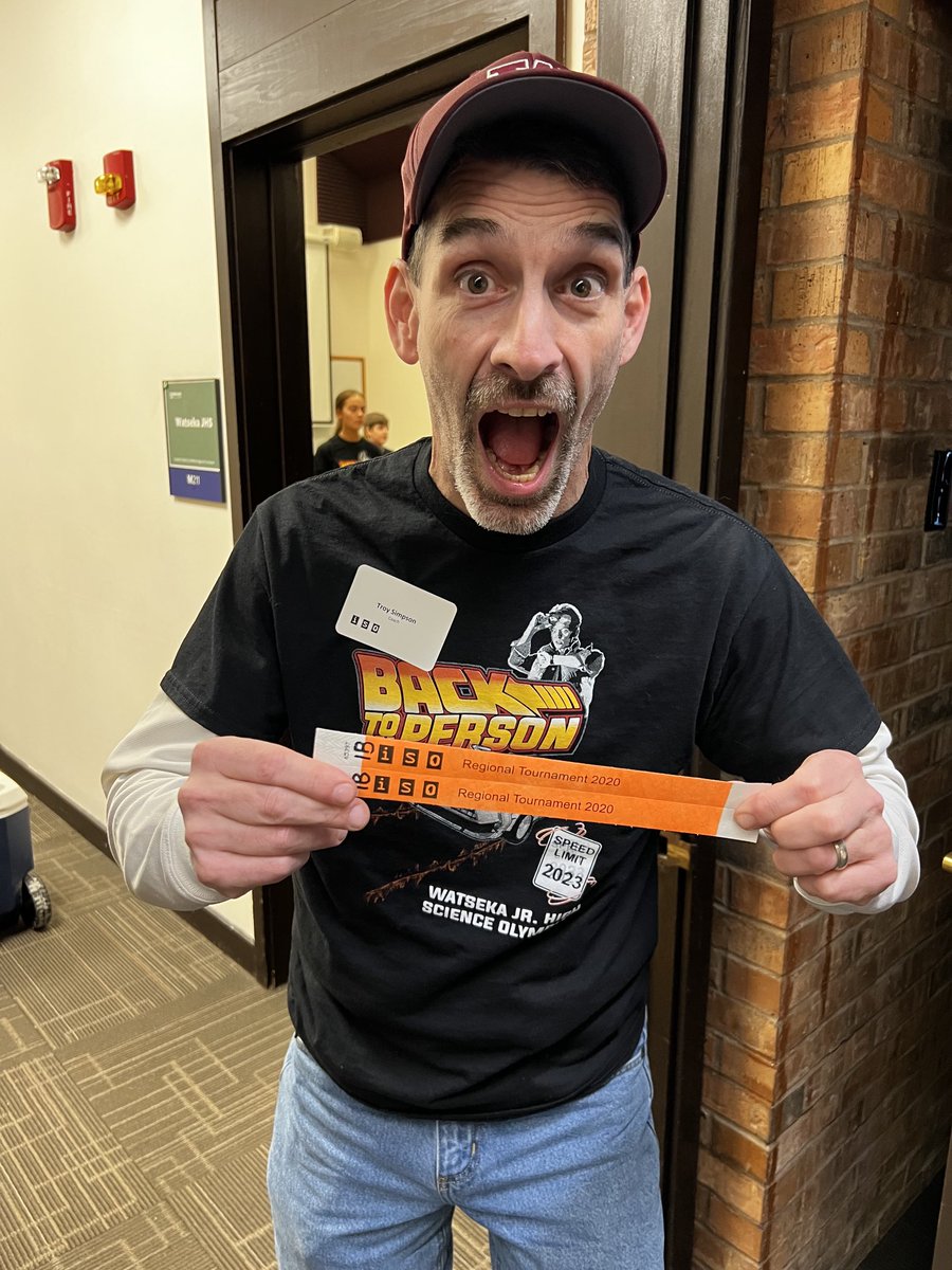 GRS_Science's tweet photo. #Fluxcapacitor works!! @IllinoisSO #ParklandRegional team bracelets are 2020 Edition 🤣
#backintime #backinperson #WJHtradition #GoTeam
@SOAlumniNetwork https://t.co/f9nMSDZRm9