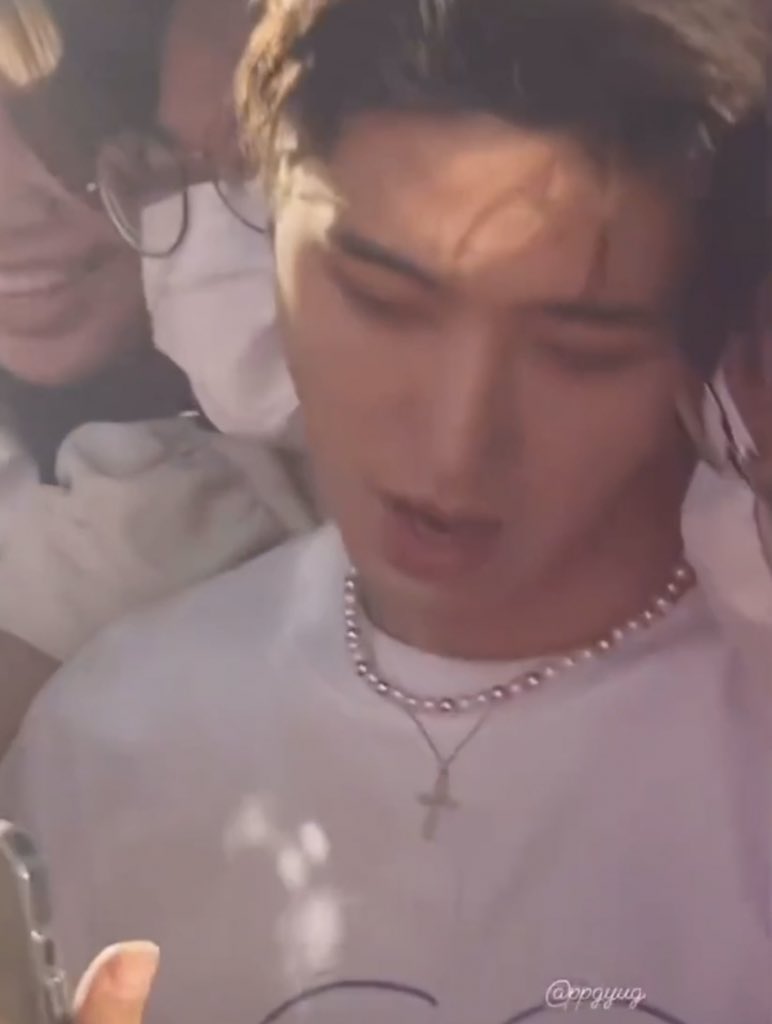khbsource's tweet photo. hanbin was insane for this 
https://t.co/o393mqqF8M