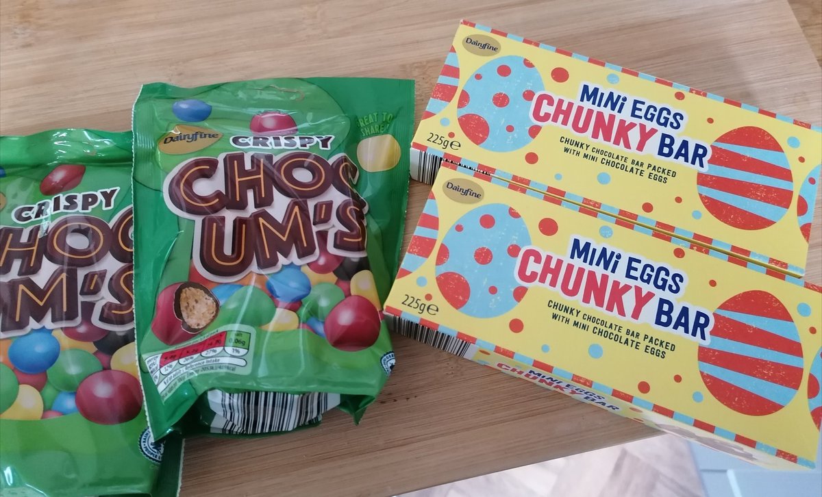 With <a href="/CadburyUK/">Cadbury UK</a> making their mini egg bars non gluten free this year it looks like we're switching to this amazing gluten free <a href="/AldiUK/">Aldi Stores UK</a> one instead. Plus gluten free choc ums back in store today means I have one happy little coeliac 😋😍