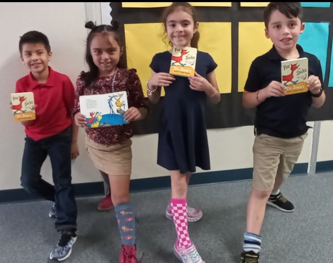 ReesLibrarian's tweet photo. The Rees Library sent home books with our @ReesStars PK-2nd grade students this week to celebrate Read Across America Week. Thanks @FirstBook for helping make this possible! I love seeing all the excited readers! #ReesReads @MireyaFromTX @KathyCherryAP @Alief_Libraries https://t.co/fhfQCoFUYM