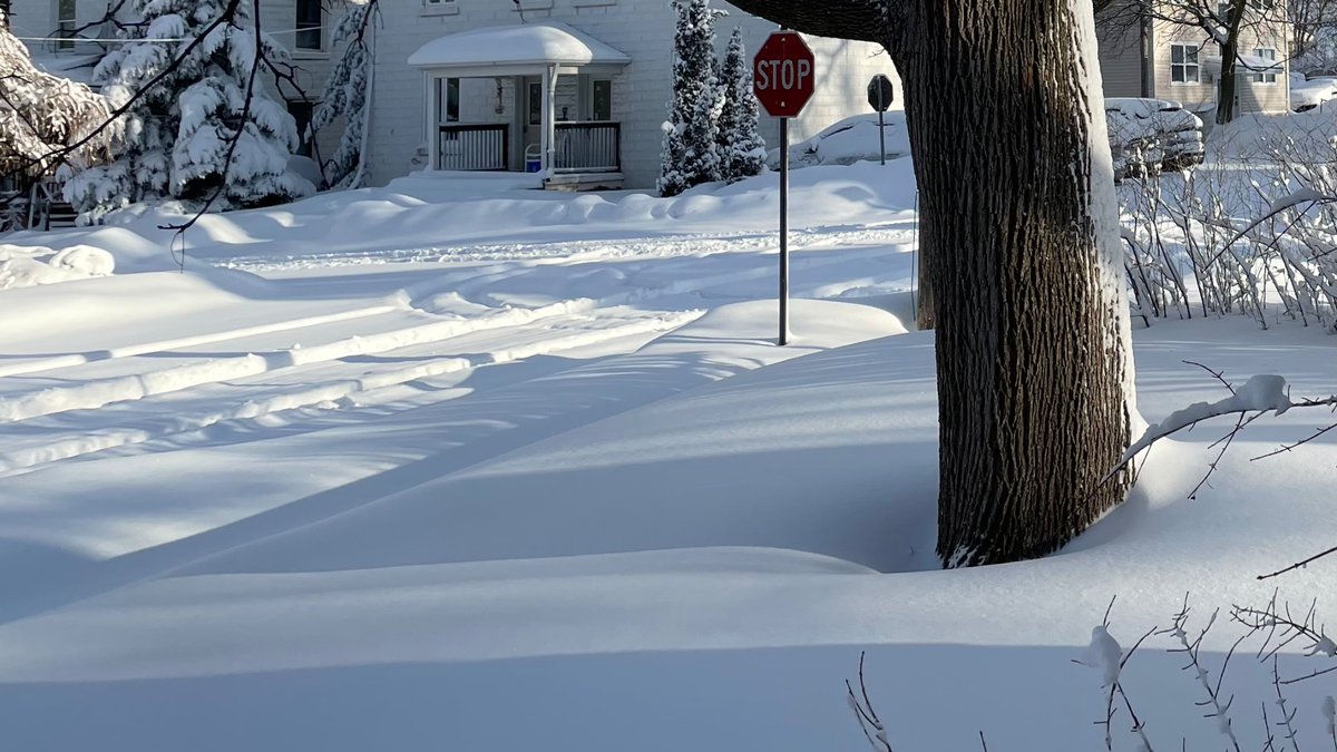 MayorLawlor's tweet photo. It’s sunny 🌝 but @_HaltonHills snow plow crews have tough jobs today since the snow is wet and heavy. It’ll take longer - maybe the weekend- to push and clear it away from roads and walks. Take it easy and be patient, please. https://t.co/04BwAmVxyN