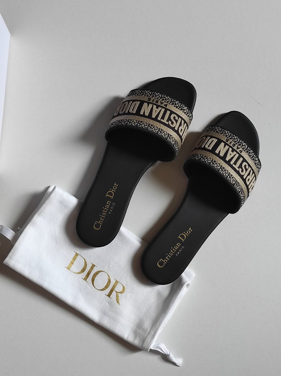 LoCobagtw's tweet image. Ciabatte Dior #DiorSummer23 #diorshoes 🔥🔥🔥