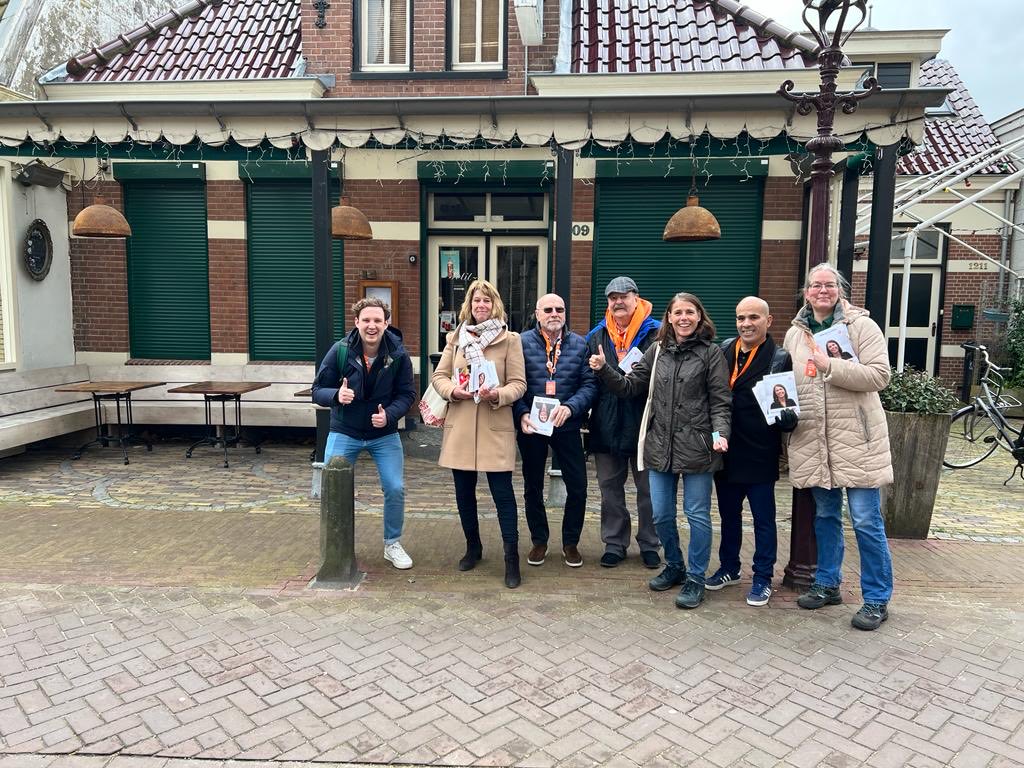 Op pad in het prachtige Sloten. Met mooie gesprekken over #doenwatnodigis. ⁦<a href="/vvdnh/">VVD Noord-Holland</a>⁩ ⁦<a href="/VVDAmsterdam/">Amsterdamse VVD</a>⁩
