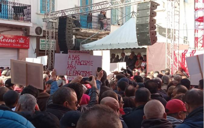_LamiaS's tweet photo. l’#ugtt est une force majeure et essentielle à la #tunisie. un des derniers remparts contre une dérive populiste, faciste et autoritaire qui essaie de broyer méthodiquement son peuple et ses valeurs. #manifestation https://t.co/MWU3Jb6uLh