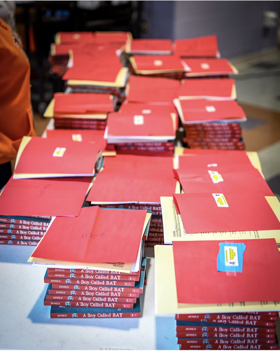 📖🦨 ONE BOOK, ONE SCHOOL 🦨📖

And the book is {drum roll}…

A Boy called Bat!

Students attended the One Book, One School assembly this morning for the big book reveal! <a href="/FRESWarriors/">Flat Rock Elementary</a> <a href="/PowhatanSchools/">Powhatan County Public Schools</a>