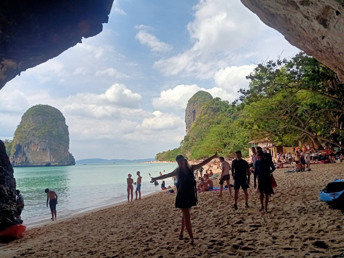 Railay bay
#krabi #krabithailand #tourpackagesinkrabi #chickenisland #phiphiisland #freetouristinformation