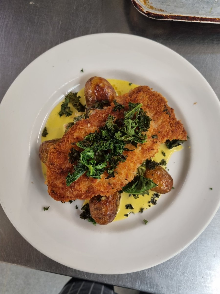 Lemon and thyme panko breaded pork steak, balgove creamed kale, bacon, roast new pots a d crispy kale.. #localfood#eatlocal #food miles