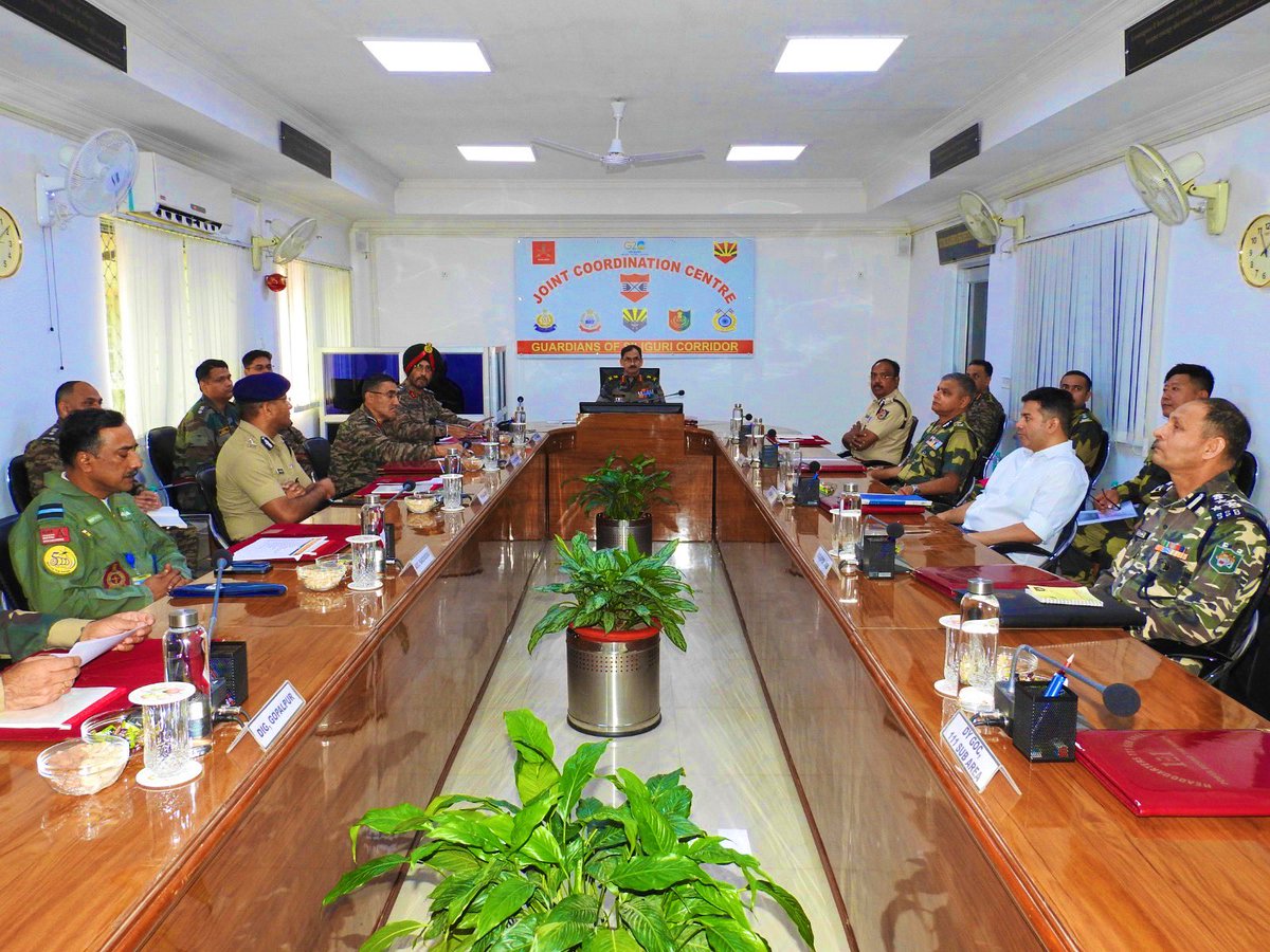 trishakticorps's tweet photo. Apex level mtg of #JointCoordinationCommittee for security of #NorthBengal held at #Bengdubi. Mtg attended by Sr officials of #IntAgencies & #SF
@adgpi
@easterncomd
@HMOIndia
@BSF_India
@crpfindia
@SSB_INDIA
@SiliguriPolice
@BSFNBFTR
@GC_SILIGURI
@SSBFTRSILIGURI https://t.co/EKvpKGRbVL