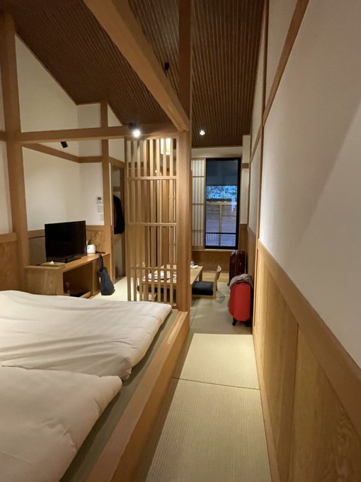 その後は旅館へ泊まりめちゃ美味しい夕飯食べて大浴場と部屋にある露天風呂を楽しんで就寝。朝起きてから自分はまた大浴場楽しんで朝食頂いた後、チェックアウト前に部屋の露天風呂をもう一度楽しみました( ' ▽ ` ) 