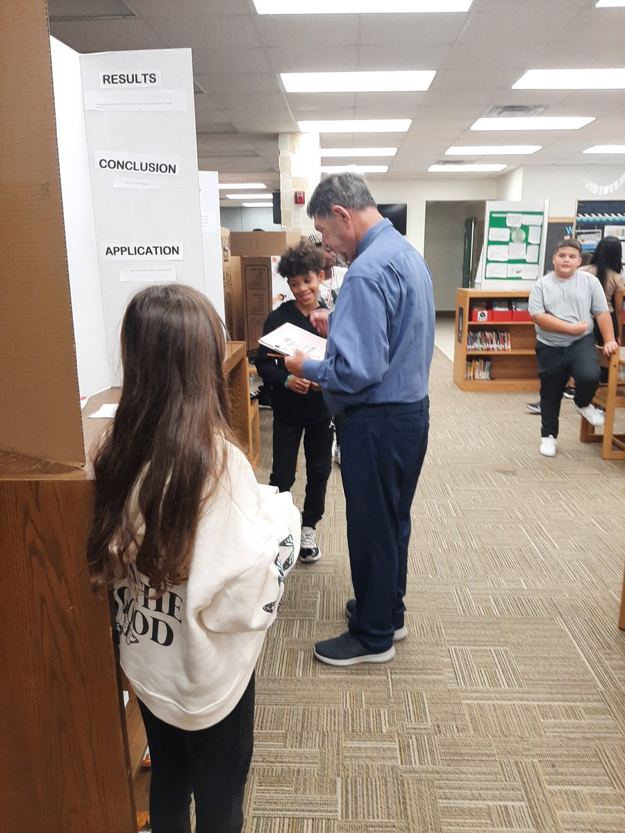 ShapiroLeigh's tweet image. Science Fair success! #vcsscientists @HHSK8Knights @ElemSci