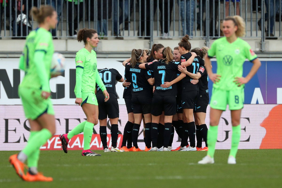 DFB_Frauen's tweet photo. Hammer - die @HoffeFrauen gewinnen in Wolfsburg! 🤯

#DieLiga #WOBTSG 1️⃣:2️⃣ https://t.co/QCk1IGRa62