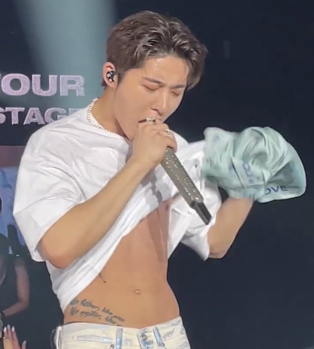 filmhanbin's tweet photo. Hanbin calm down, damn https://t.co/cFlqjjTmqc