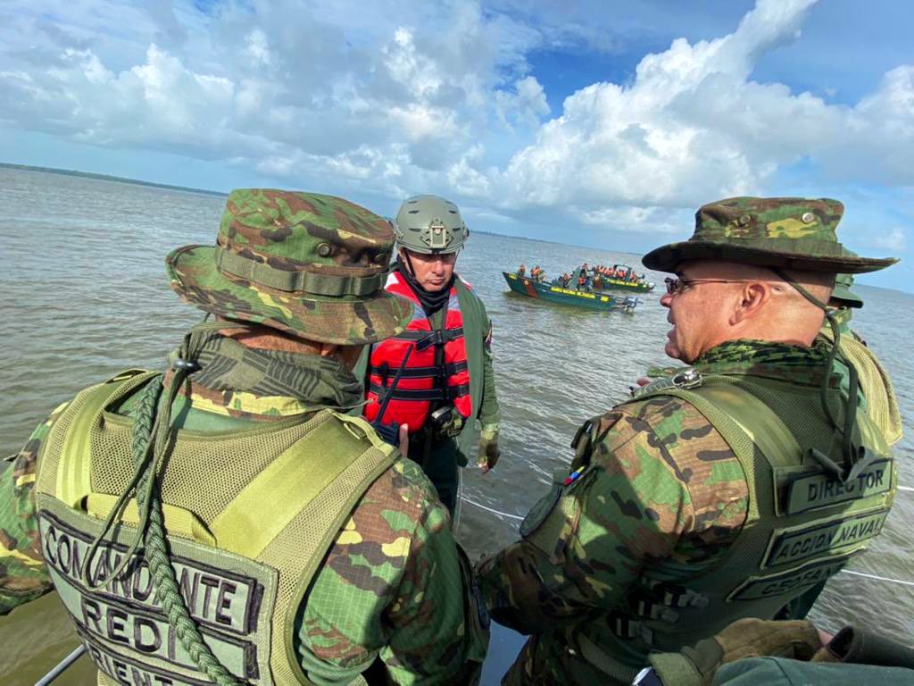 CEOFANBVE's tweet photo. 🔁RT || GJ @dhernandezlarez: #FANB🇻🇪 desplegada en los rincones más recónditos de la Patria garantizando nuestra soberanía, leales siempre !!

 #EscudoBolivariano2023
#ChávezInfinito
#FANB🇻🇪 #CEOFANB🇻🇪 https://t.co/rgDw8Rb1Ur