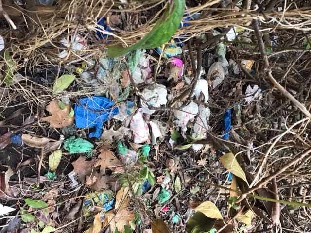 orpingtonlabour's tweet photo. Following some casework from @StPauls_Labour we had a couple of litter pickers in Wateringbury Close today.
A LOT of rubbish has accumulated in the bushes, and took two of us over an hour to clear just one!
We shall return here...
#LabourAtWork #LitterPicking #StPaulsCray https://t.co/BqrokLiDTD