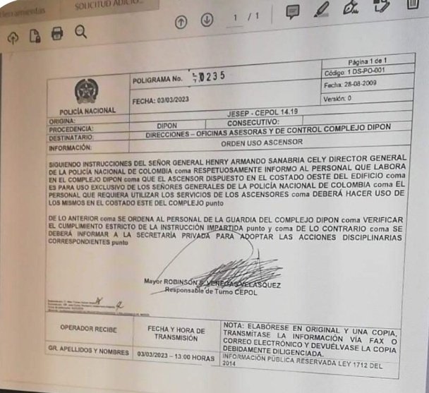 waldoalarconho1's tweet photo. Los miembros de la policía estan bajo el mando de un general "sangre azul" pero arrodillado a la izquierda.
Sanabria le prohibe a sus subalternos usar el ascensor de DIPON, dice que es uso exclusivo de generales y el resto que tiren escalera
@saludhernandezm @VickyDavilaH https://t.co/2cQYgXBsSS