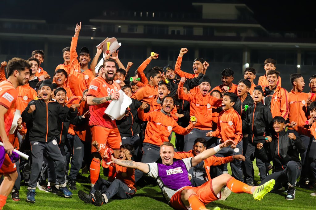 Here we go. RoundGlass Punjab FC wins the 2022-23 I-League Title and they are promoted to ISL 2023-24 becoming the 12th club in ISL. 
First club to get into ISL on basis of promotion & without any franchisee fee.

#IndianFootball #HeroILeague #LetsFootball @RGPunjabFC