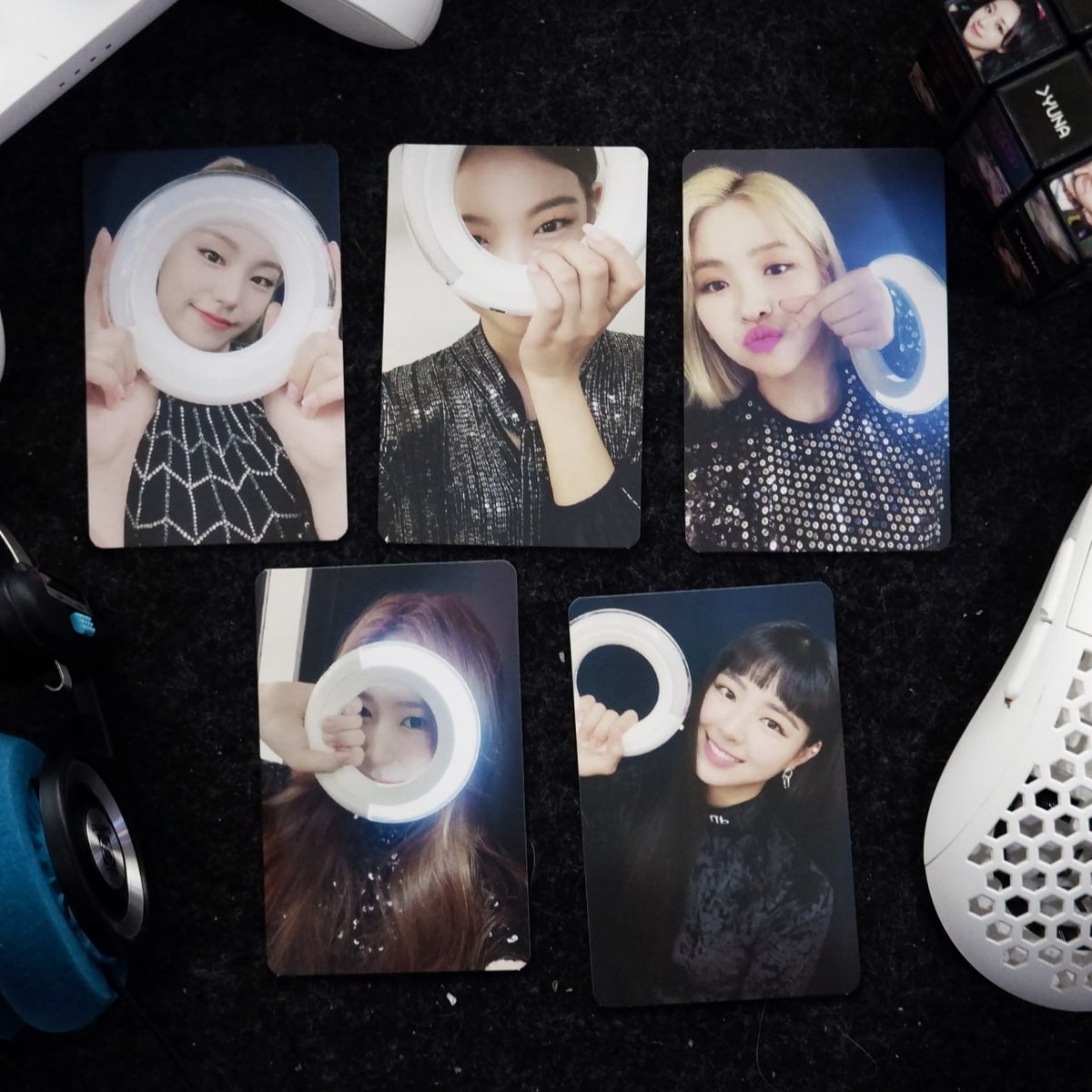 happryucart's tweet photo. ∿  #vien_sells ﹒wts lfb ph

. . .  itzy lightring pobs .ᐟ

php 500 set only
onhand, no to sensitive buyers

—  gcash
— sdd (quezon city, mm) or ggx
— payo or 3 days reservation
— dm/reply to claim !

🏷 yeji lia ryujin chaeryeong yuna pc https://t.co/Rhnnj62i3h