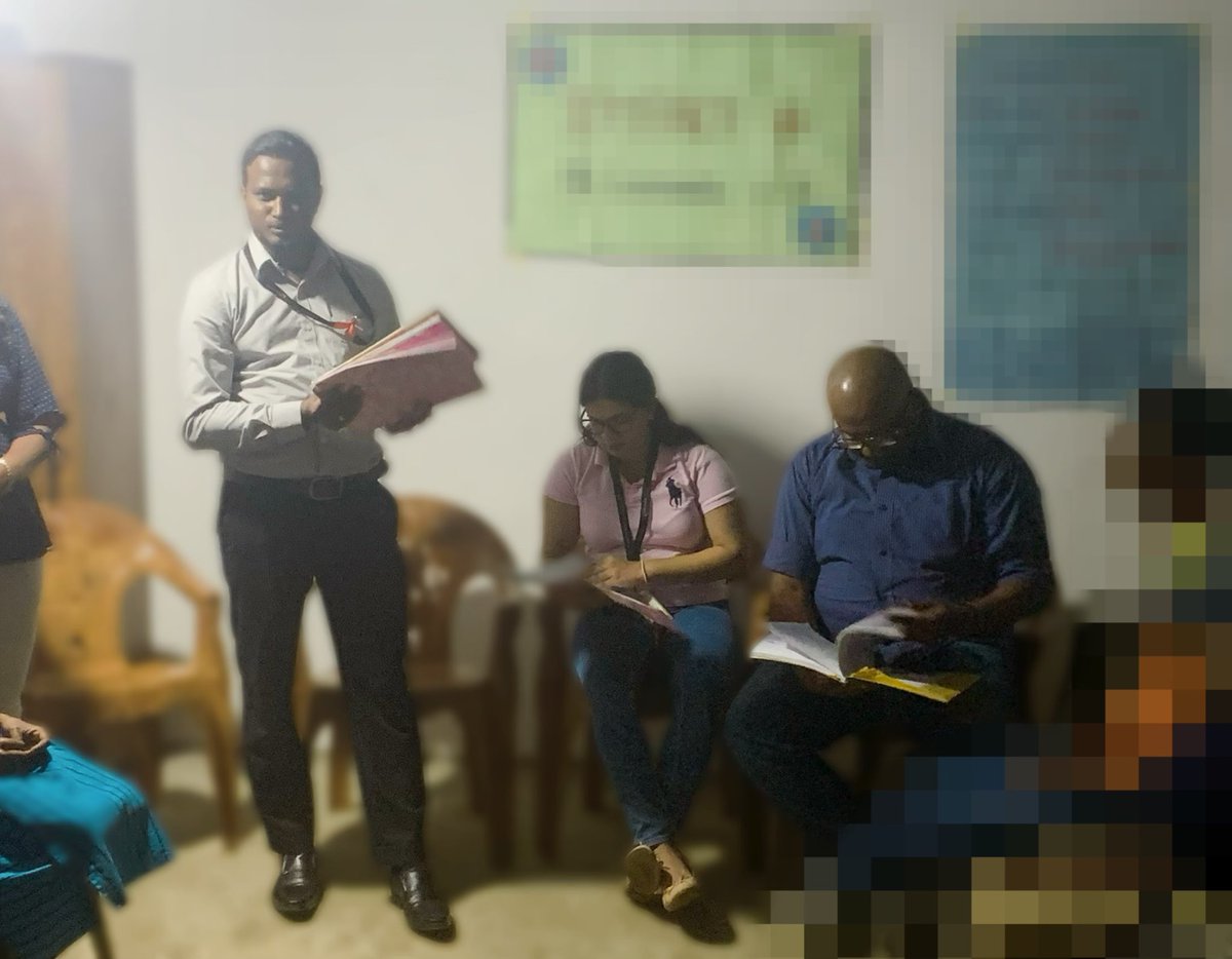 AraliyaT's tweet photo. 1/3 Finished all my meetings with the team & community one evening in #Walapane this week & went into the field where the children were living.
I took the time to speak to a few Children’s Clubs, went through their amazing work, encouraged them & let them know that we are doing https://t.co/RLnuyHmv08