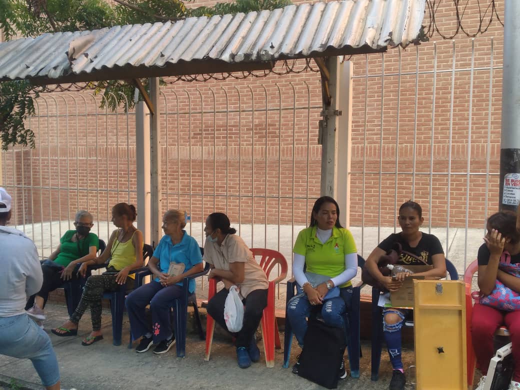 clapmarinone's tweet photo. #4Mar| 🇻🇪

#ChavezInfinito 
#SomosCClapNuevaEsparta 

El equipo @PSUV_Marino continúa el acompañamiento de las jornadas con el Estado Mayor @Minppal_NE  en los sectores las margaritas y miramar

@NicolasMaduro 
@hugbelpsuv 
@eneasgonzalez90 
@SierraCarlosVEN 
@Clap_Nacional https://t.co/kBVmL84dFB