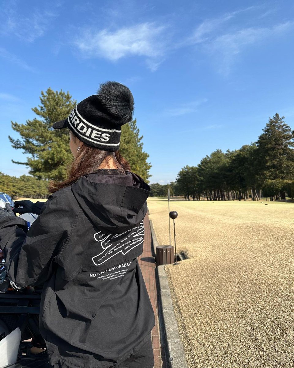 1797_candy's tweet photo. ❤️.  トップスはユニセックスで上下ともSサイズ着てるよー❤️.  🏌️‍♀️⛳️

❤️.  この日はウッド系がへなちょこで😭アプローチとパターでなんとか耐えた日！✨✨.  🏌️‍♀️⛳️

❤️.  久々歩きゴルフ楽しかったなぁ〜💕  🏌️‍♀️⛳️

 #ゴルフ好き #ゴルフ #ゴルフ女子 #コーディネート #ゴルフスイング #ゴルフ初心者 https://t.co/Os6bb4es8q