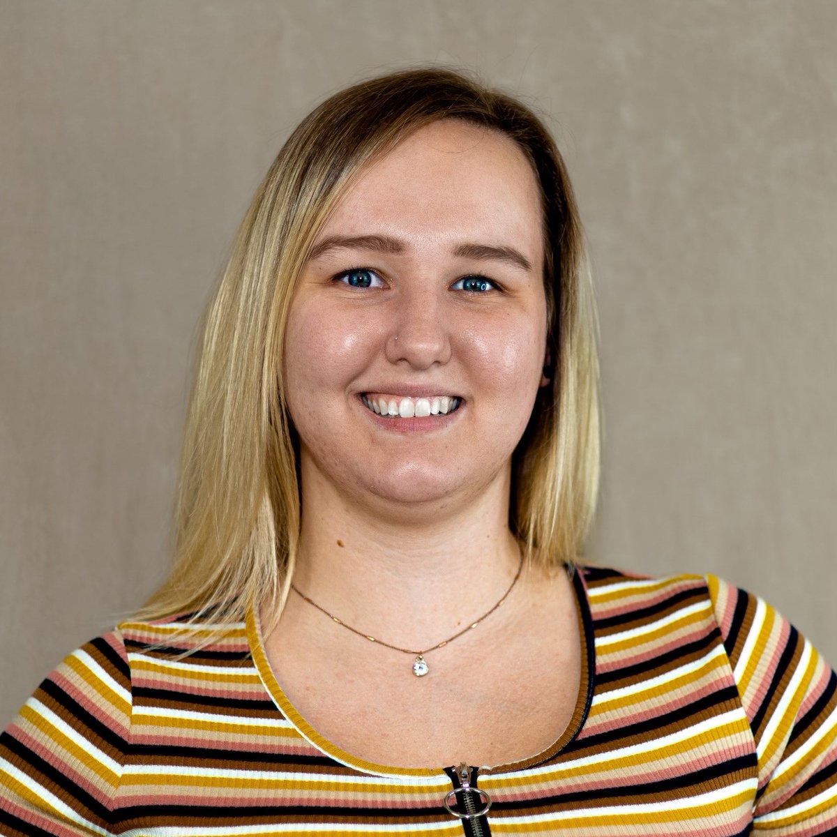 AAFC_Canada's tweet photo. #GCAggie Brooke Groenenboom is a co-op student in Lethbridge. She grew up with a passion for science, and is excited to graduate this year. Learn about other women in science: https://t.co/EpT5BXnVxD #WomenInScience #25DaysOfWomen https://t.co/LlUKdfb9bW