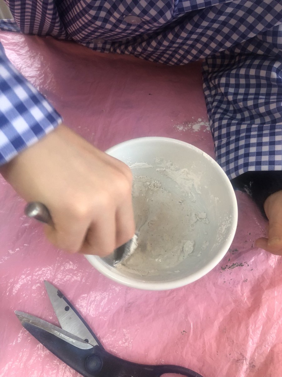 LearningLog1's tweet image. @laceygreenpa #LGPAScience First steps in creating a geode!