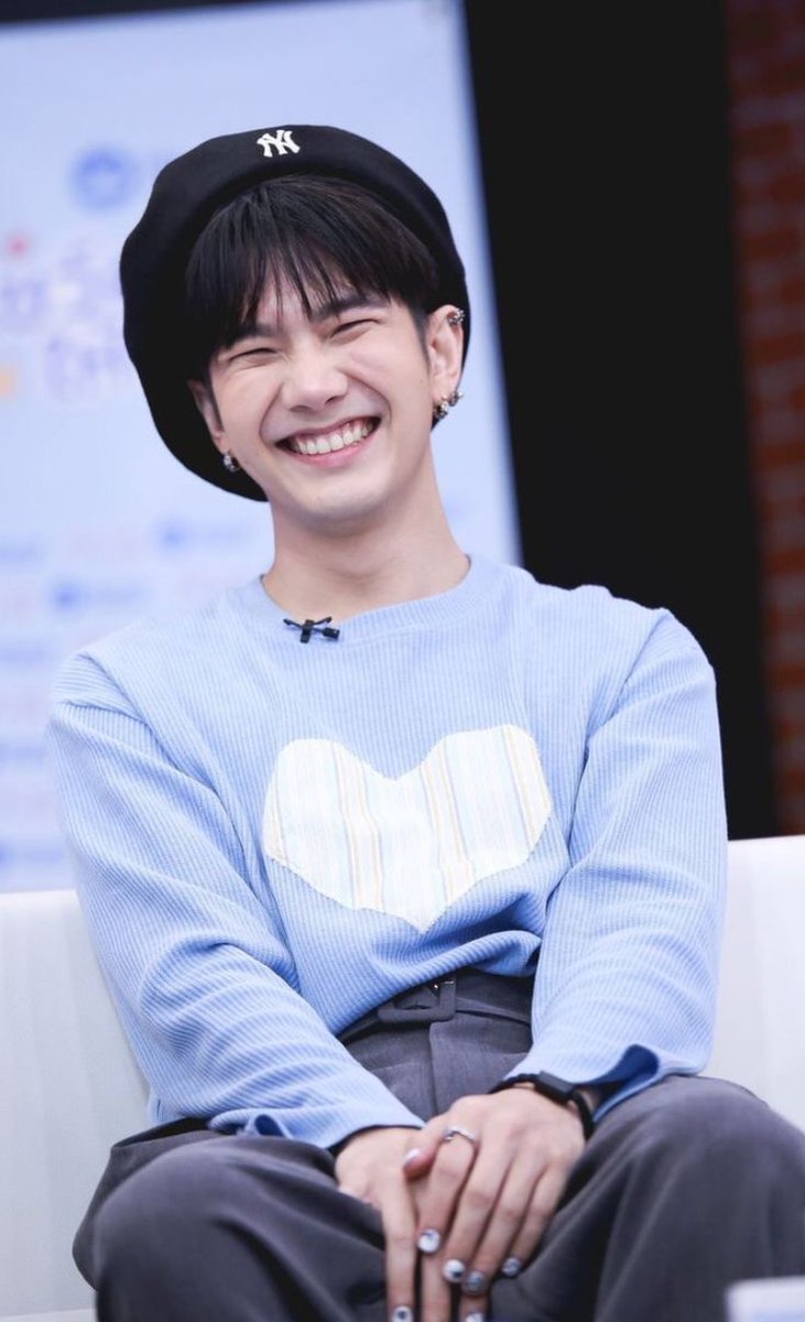 lizbl1897's tweet photo. Que orgullo ser Beyourluve y saber que a este niño su fandom no lo abandona sin importar nada 🥺💙💙

#2yrsBYLxBuild https://t.co/PNoZt9i9zk