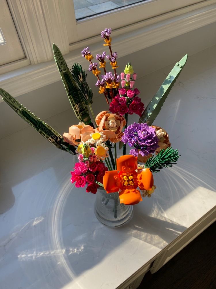 300moods's tweet image. lego flowers 💐