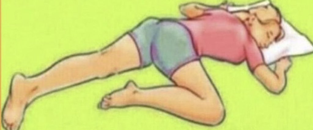 AidelZack's tweet photo. nous sommes tous d'accord pour dire que c'est la meilleure position pour dormir ? https://t.co/gZCQ5HDIH3