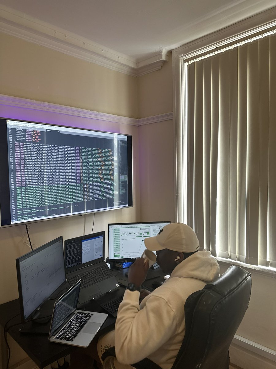 fadaresamuel_'s tweet photo. Life of a Data Analyst even on weekends. It’s a constant obsession of using the right skills for data preprocessing while ensuring data integration is achieved across all systems to enable business stakeholders draw appropriate insights in making the right decisions. https://t.co/nU14oM6bkQ