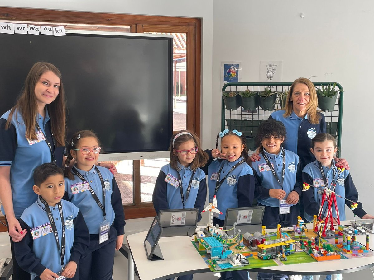 ceipgonzalo's tweet image. Grandes presentaciones de nuestros alumnos de 2º de Educación Primaria en la First Lego League Explore en #muchomasquerobot #FLLSpain #FllMadrid @universidadcjc ¡Enhorabuena chic@s y profes! 🙌🙌🙌