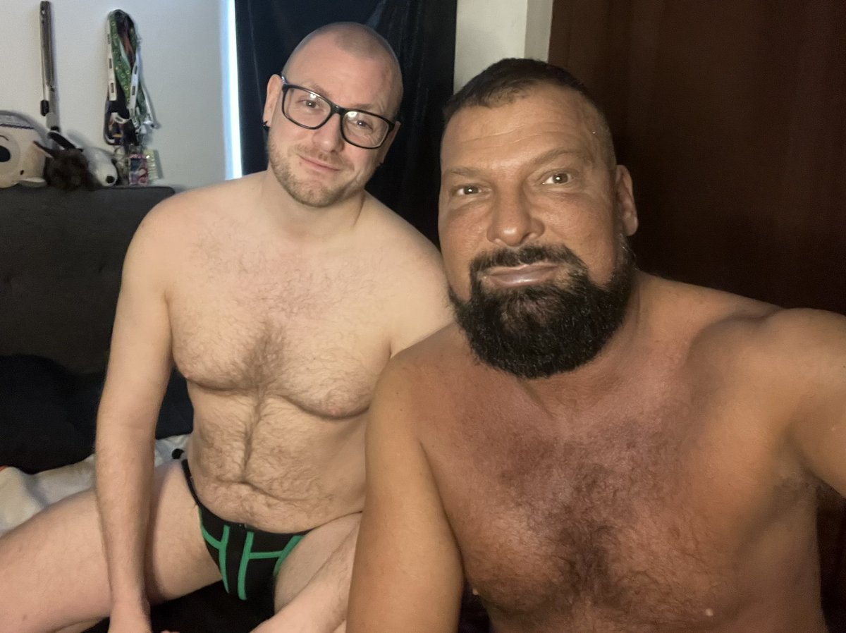 FF_bearmscl_LDN's tweet photo. We have just done something very nice. @JetsyLDN has some paws   
❤️⭕️🤛🏻
Update soon on both accounts https://t.co/AXCldQ65jR