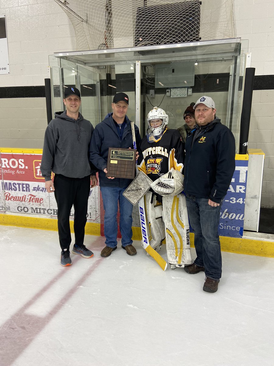 Congratulations to Randy VanBakel on winning the Community Character Network Award sponsored by @LiveWell_4Life at the annual Mitchell Girls Hockey Tournament. Thank you for all you do for the sport and our community. #ittakesacommunity
