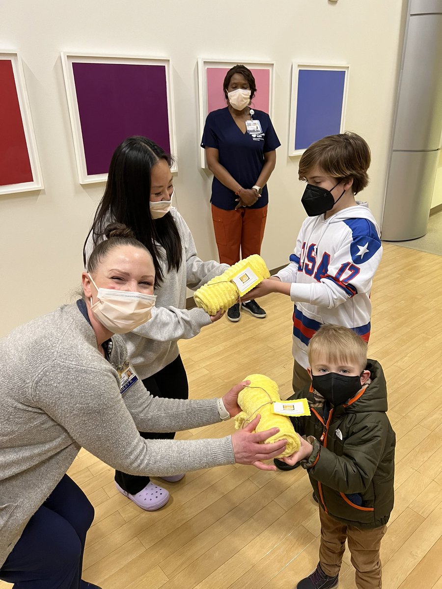 LHSFndn's tweet photo. For the first time the Foundation donated yellow blankets to the littlest cancer patients @LombardiCancer @MedStarGUH! We hope they feel the love from these little blankets. Thank you to the #pediatriconcologynurses for accepting them!
#pediatriconcology
#childhoodcancer
#aphon https://t.co/2MaBt9xeCa