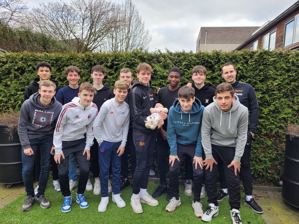 Vandaag de boys van Voorwaarts jo17-1 op kraamvisite gehad. #VoorwaartsJo17