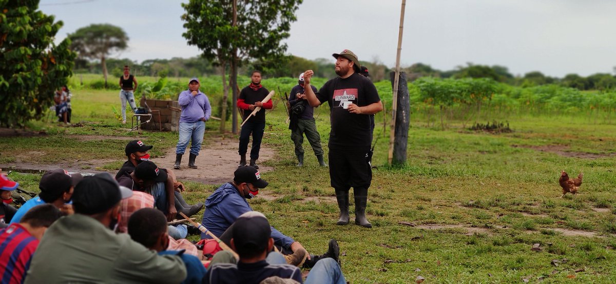 tupa_tv's tweet photo. “La alfabetización política de nuestros cuadros, es un proceso que le dignifica dentro de su condición de ser humano”. 

Esteban Fernández @Tupa_Esteban. Resp. Organización Nacional TUPAMARO.

#ChávezInfinito @NicolasMaduro @TupamaroMRT https://t.co/ZYMTNOYtvy