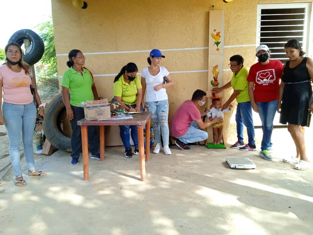 clapmarinone's tweet photo. #4Mar| 🇻🇪

#ChavezInfinito 
#SomosCClapNuevaEsparta

El equipo @PSUV_Marino continúa el acompañamiento de las jornadas con el Estado Mayor @Minppal_NE en los sectores Las tunas y Genoves  

@NicolasMaduro 
@hugbelpsuv
@eneasgonzalez90
@SierraCarlosVEN
@Clap_Nacional https://t.co/hHVIZWDVe4